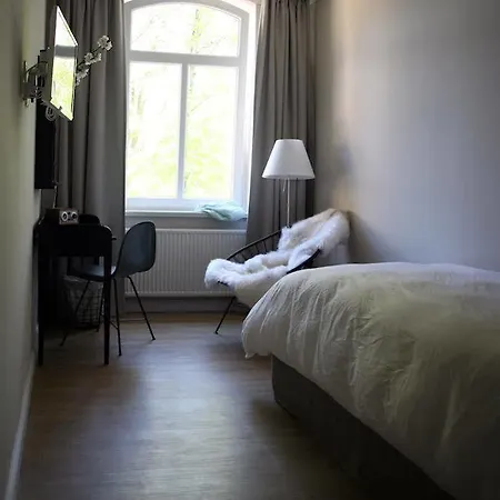 Smucke Steed Hotel 3*