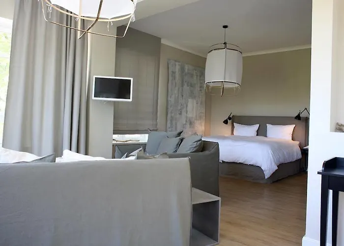 Smucke Steed Hotel 3*